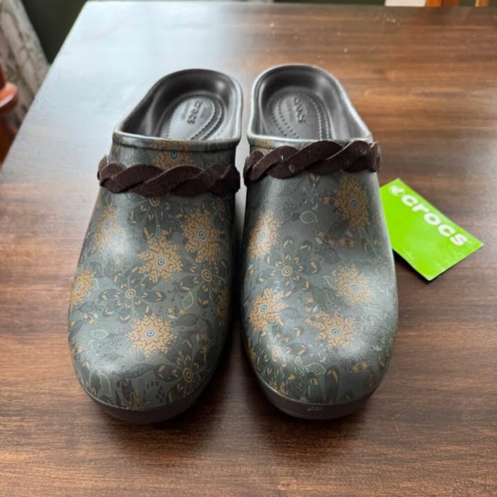 NWT Crocs Sarah Graphic Clog size 10